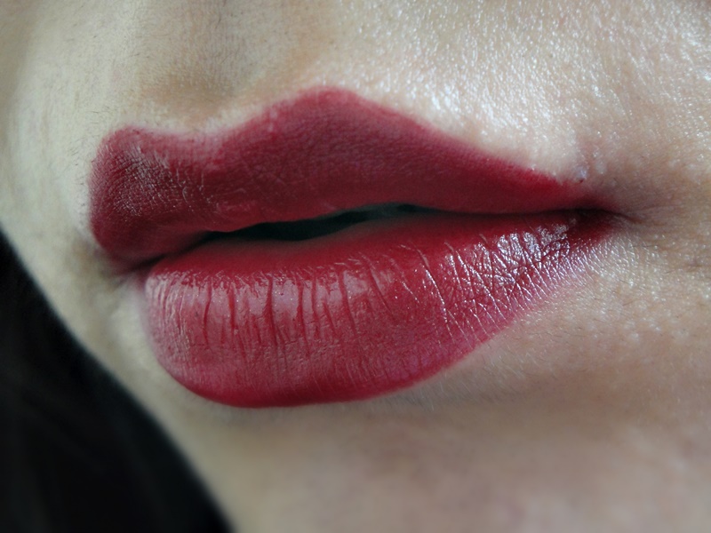 Coloressence mesmerizing lip color 'Moods in Maroon' review