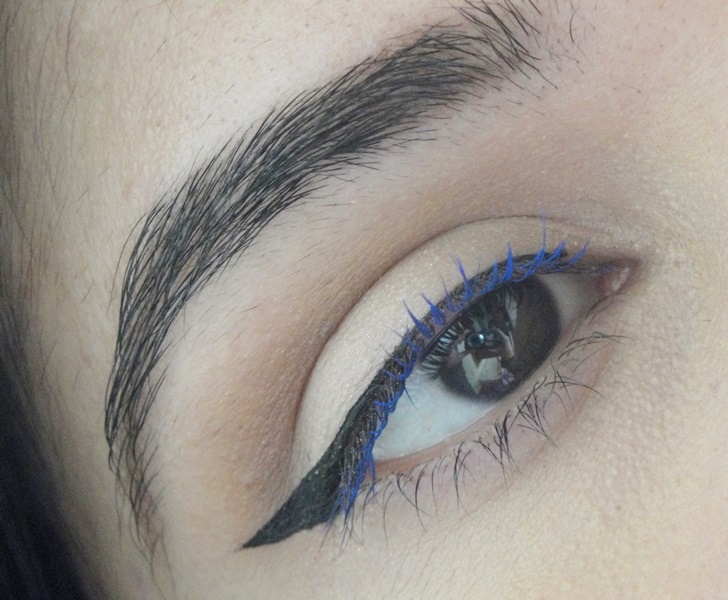blue mascara eye makeup