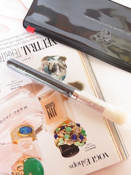 pac cosmetics powder brush 330 review