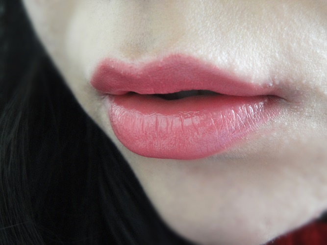 Avon Ultra Color Indulgence Lipstick Peach Petunia swatches