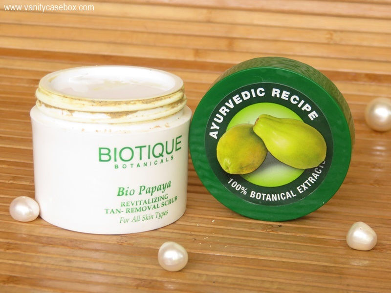 Biotique Bio Papaya tan removal scrub review