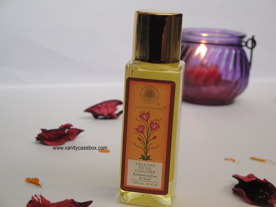 Forest Essentials Kashmiri Walnuss Gel-Peeling – 50 G, Revitalisierend, Mit Aloe Vera & Vitaminen